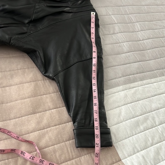 Vintage women’s Genuine leather jacket size 10/L please check measurement - Picture 17 of 17